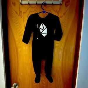 Mon Tresor Bébé 18m black & white velvet footie NEW w TAG